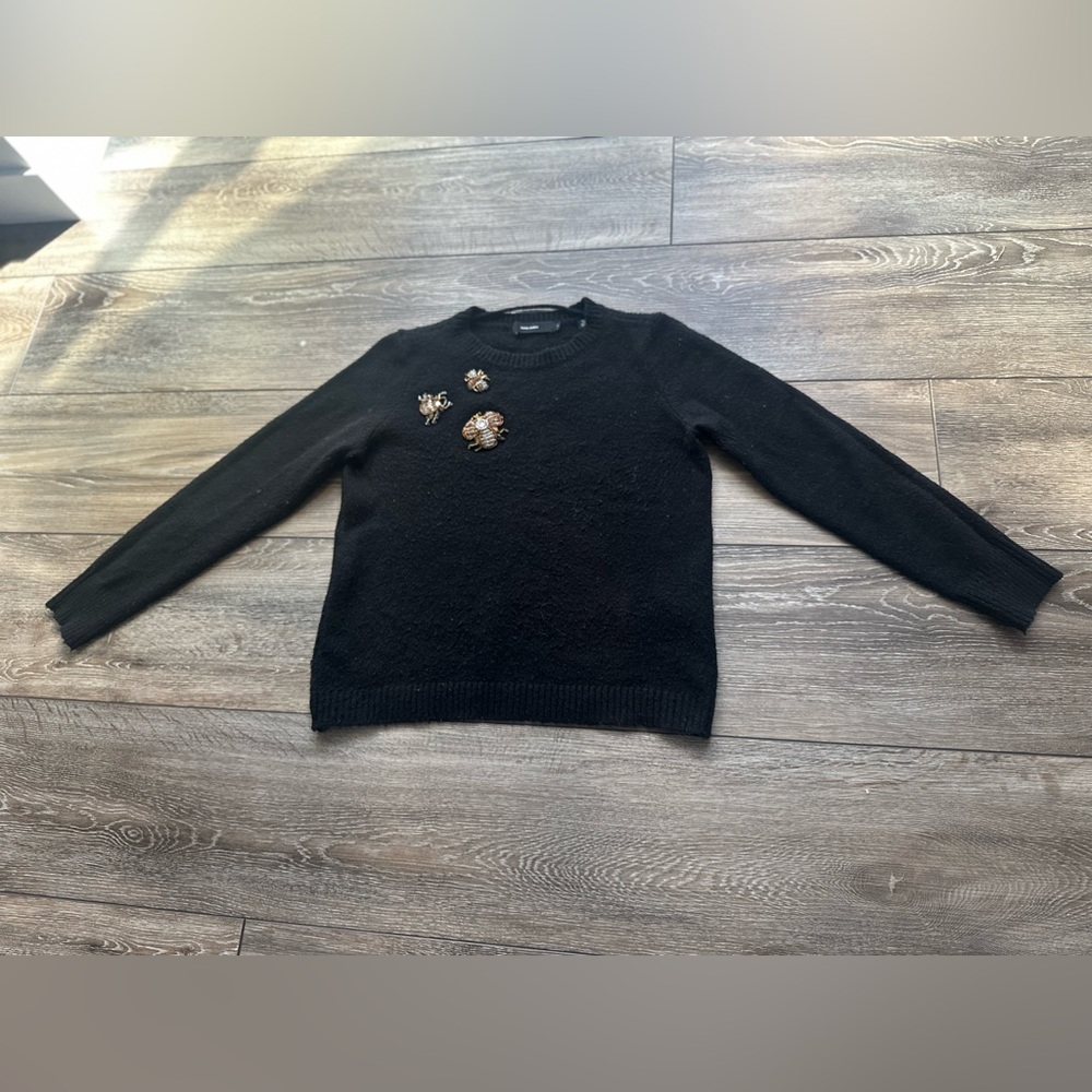 🌞 3 for  $15 
. Vera Moda/ woman’s size M/ bee sweater